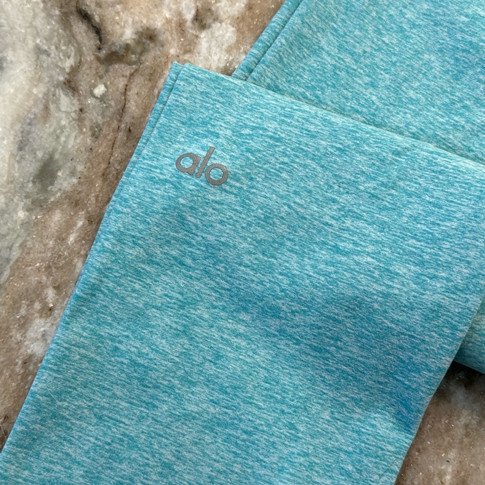ALO Yoga Alosoft Legging - Picture 3 of 11